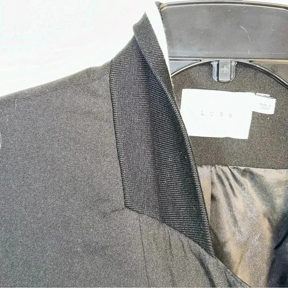 Lush Jacket Sz Small One Button Blazer Ruch Sleeves Black Stretch Stripe Collar - Picture 7 of 12